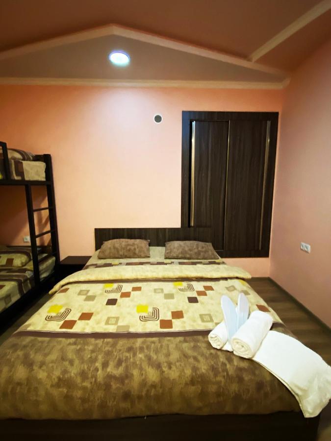 Domino Yerevan Hostel And Hotel Exteriör bild