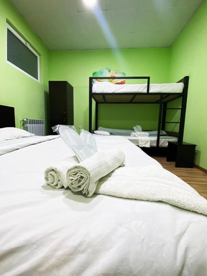 Domino Yerevan Hostel And Hotel Exteriör bild