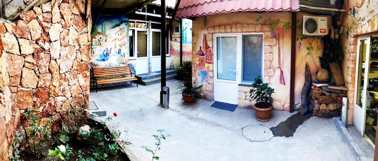 Domino Yerevan Hostel And Hotel Exteriör bild
