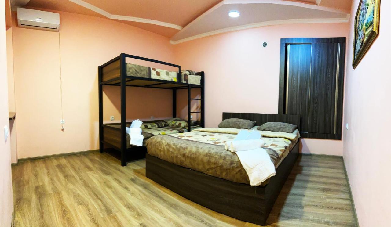 Domino Yerevan Hostel And Hotel Exteriör bild