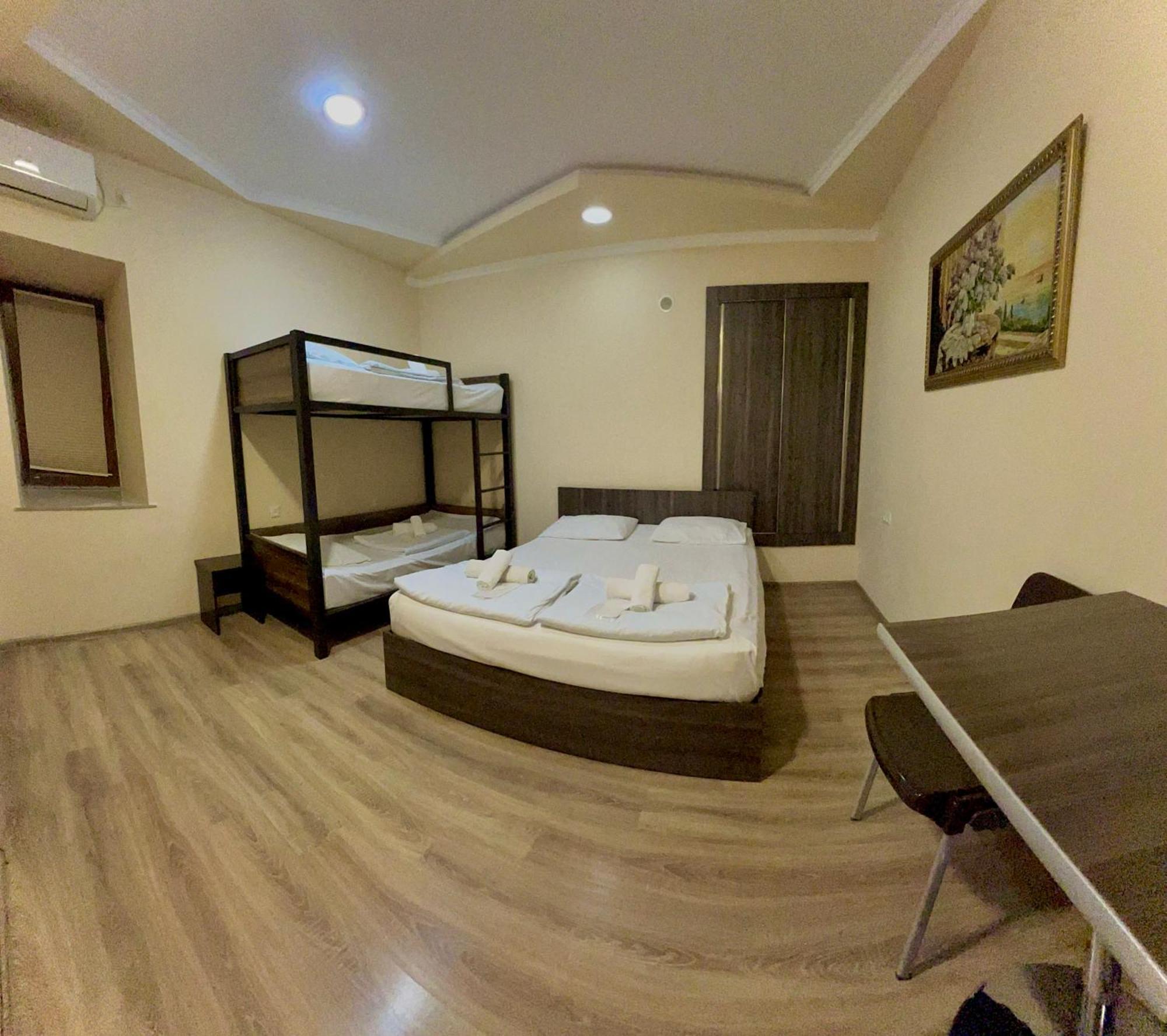 Domino Yerevan Hostel And Hotel Exteriör bild
